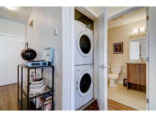 111-8 Sage Hill Terrace Nw, Calgary, AB - Indoor Photo Showing Laundry Room