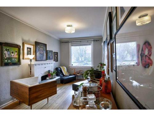 524 17 Avenue Nw, Calgary, AB - Indoor With Fireplace