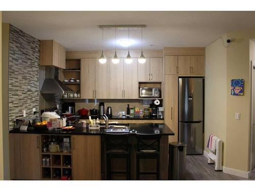 101-117 19 Avenue Ne, Calgary, AB - Indoor Photo Showing Kitchen