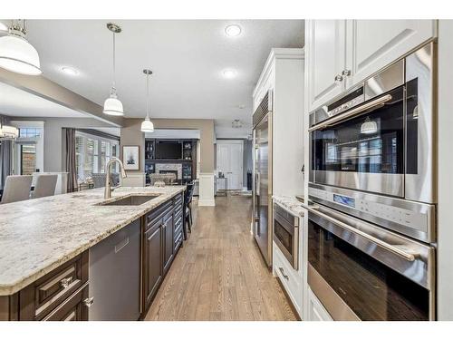 22 Crestridge Mews Sw, Calgary, AB - Indoor Photo Showing Kitchen With Upgraded Kitchen