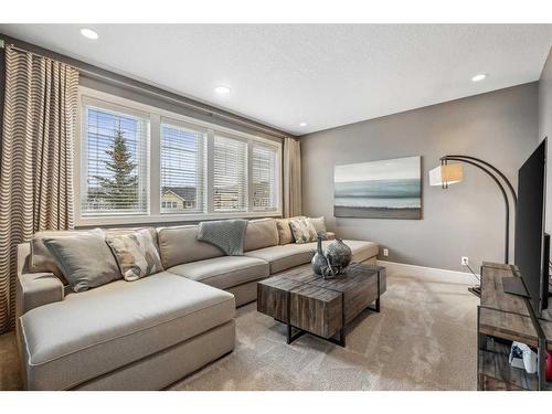 22 Crestridge Mews Sw, Calgary, AB - Indoor Photo Showing Living Room