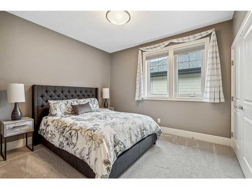 22 Crestridge Mews Sw, Calgary, AB - Indoor Photo Showing Bedroom
