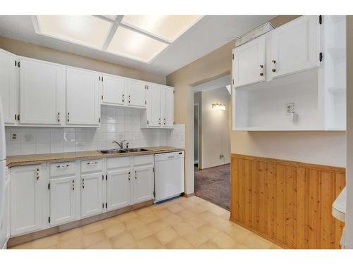 64 Woodview Court Sw, Calgary, AB - Indoor Photo Showing Kitchen With Double Sink