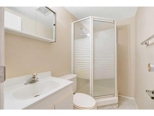 64 Woodview Court Sw, Calgary, AB - Indoor Photo Showing Bathroom