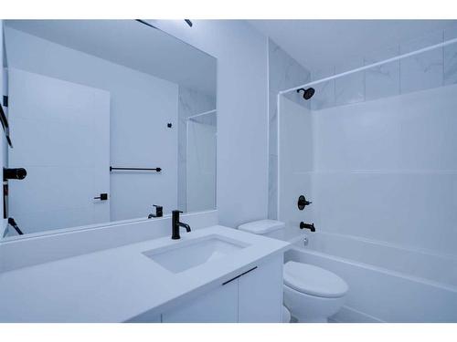 12 Nolanhurst Heights Nw, Calgary, AB - Indoor Photo Showing Bathroom