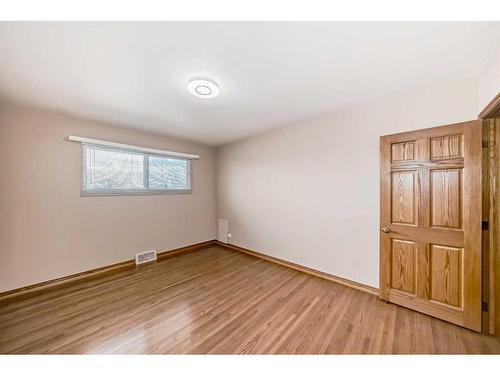 2018 Alexander Street Se, Calgary, AB - Indoor Photo Showing Other Room