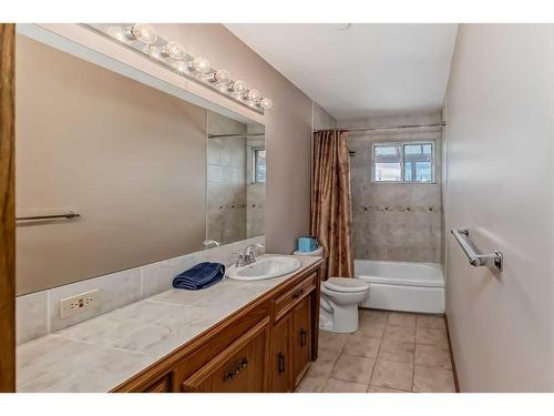 2018 Alexander Street Se, Calgary, AB - Indoor Photo Showing Bathroom