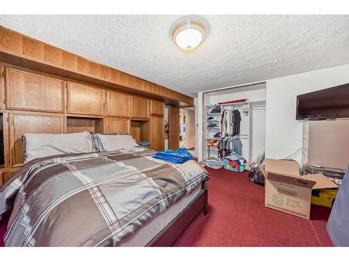 2018 Alexander Street Se, Calgary, AB - Indoor Photo Showing Bedroom