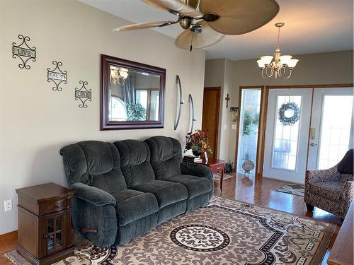 4063-35468 Range Road 30, Rural Red Deer County, AB - Indoor Photo Showing Living Room