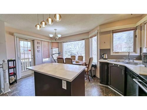 2036 Sirocco Drive Sw, Calgary, AB - Indoor Photo Showing Kitchen With Double Sink