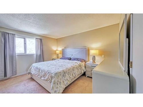 2036 Sirocco Drive Sw, Calgary, AB - Indoor Photo Showing Bedroom