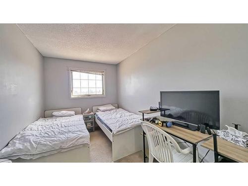 2036 Sirocco Drive Sw, Calgary, AB - Indoor With Storage