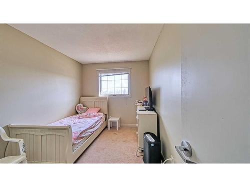 2036 Sirocco Drive Sw, Calgary, AB - Indoor Photo Showing Bedroom