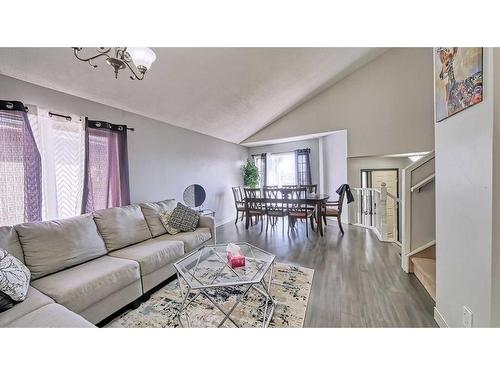2036 Sirocco Drive Sw, Calgary, AB - Indoor Photo Showing Living Room