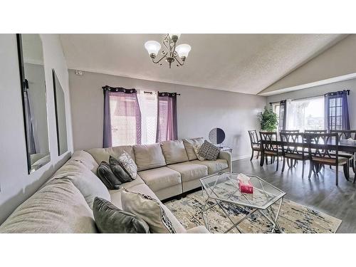 2036 Sirocco Drive Sw, Calgary, AB - Indoor Photo Showing Living Room
