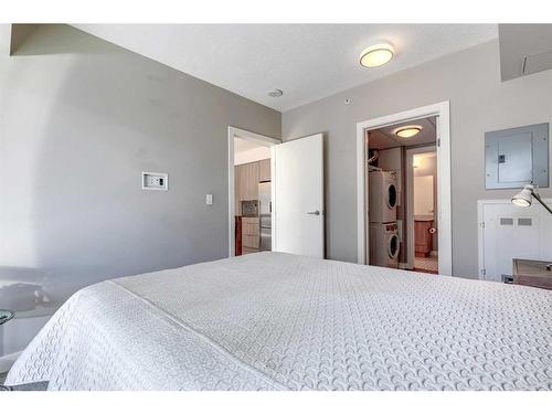 1210-930 6 Avenue Sw, Calgary, AB - Indoor Photo Showing Bedroom