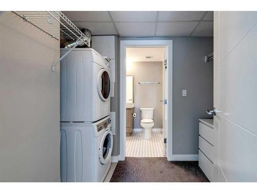 1210-930 6 Avenue Sw, Calgary, AB - Indoor Photo Showing Laundry Room