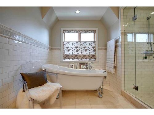 3822 11 Street Sw, Calgary, AB - Indoor Photo Showing Bathroom