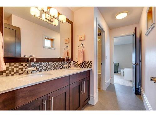 3822 11 Street Sw, Calgary, AB - Indoor Photo Showing Bathroom