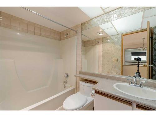 429-333 Garry Crescent Ne, Calgary, AB - Indoor Photo Showing Bathroom