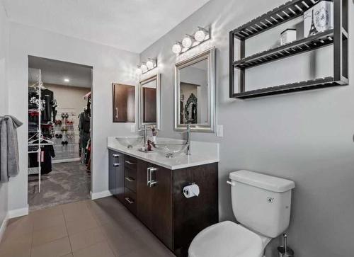 6 Ravenswynd Rise Se, Airdrie, AB - Indoor Photo Showing Bathroom