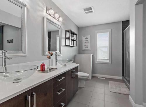 6 Ravenswynd Rise Se, Airdrie, AB - Indoor Photo Showing Bathroom
