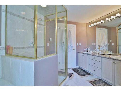 704-837 2 Avenue Sw, Calgary, AB - Indoor Photo Showing Bathroom