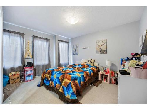 110 Windstone Crescent Sw, Airdrie, AB - Indoor Photo Showing Bedroom