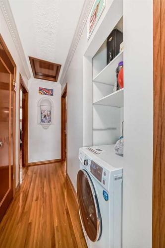 1415/1417 Rosehill Drive Nw, Calgary, AB - Indoor Photo Showing Laundry Room