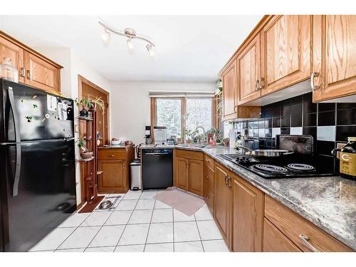 1415/1417 Rosehill Drive Nw, Calgary, AB - Indoor Photo Showing Kitchen