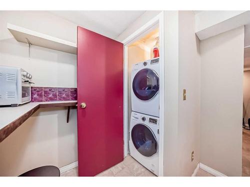 1415/1417 Rosehill Drive Nw, Calgary, AB - Indoor Photo Showing Laundry Room
