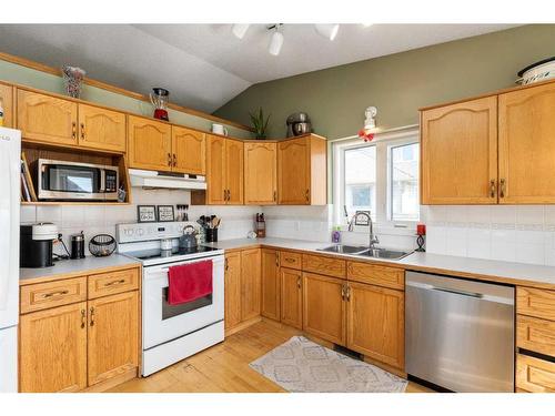 287 Del Ray Road Ne, Calgary, AB - Indoor Photo Showing Kitchen With Double Sink