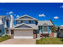 68 Woodford Close SW Calgary, AB T2W 5P3