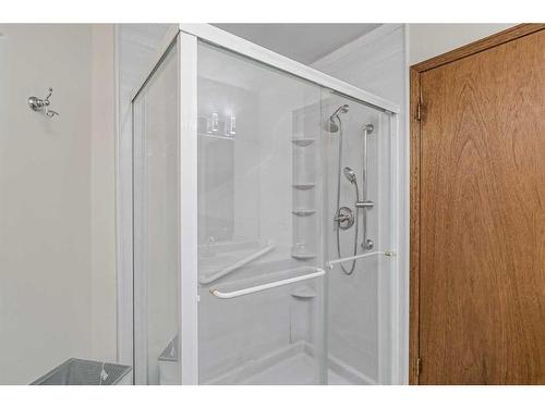 68 Woodford Close Sw, Calgary, AB - Indoor Photo Showing Bathroom