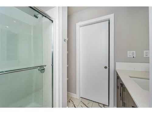 1218-681 Savanna Boulevard Ne, Calgary, AB - Indoor Photo Showing Bathroom