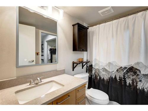 236-35 Richard Court Sw, Calgary, AB - Indoor Photo Showing Bathroom