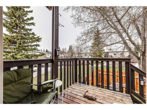 120 Oaktree Close Sw, Calgary, AB - Outdoor