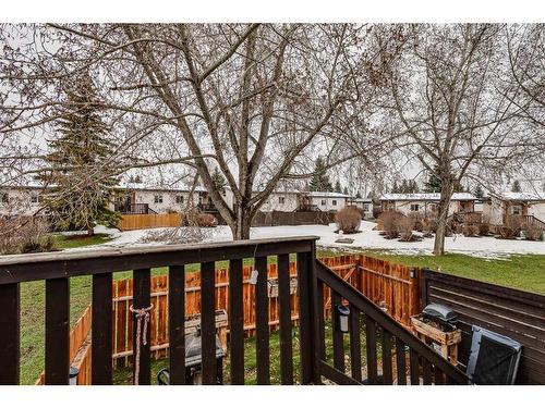 120 Oaktree Close Sw, Calgary, AB - Outdoor