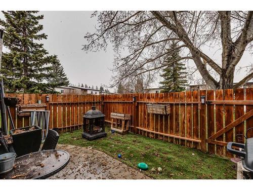 120 Oaktree Close Sw, Calgary, AB - Outdoor