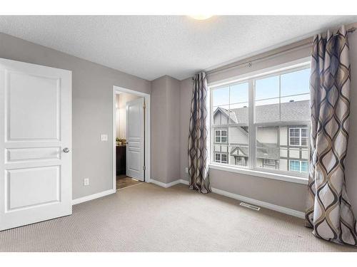 181 New Brighton Villas Se, Calgary, AB - Indoor Photo Showing Other Room