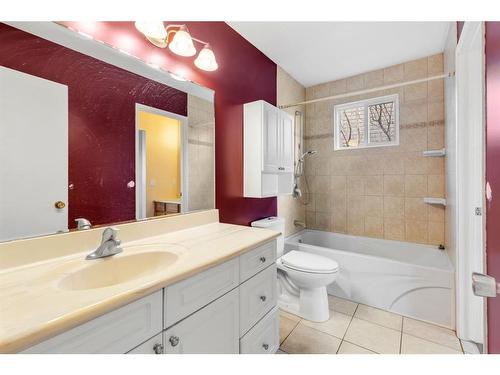 228 Beddington Circle Ne, Calgary, AB - Indoor Photo Showing Bathroom