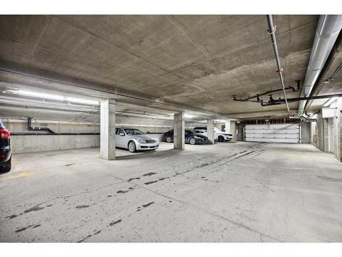 308-59 22 Avenue Sw, Calgary, AB - Indoor Photo Showing Garage