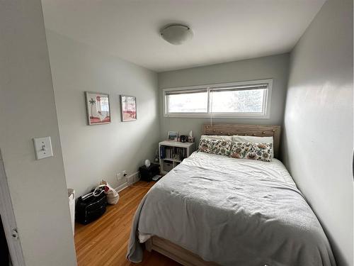 919 32 Avenue Nw, Calgary, AB - Indoor Photo Showing Bedroom