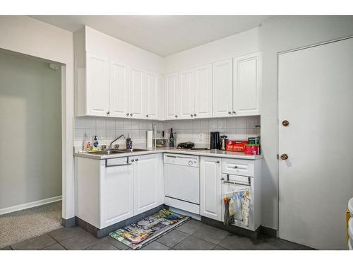 919 32 Avenue Nw, Calgary, AB - Indoor Photo Showing Kitchen With Double Sink