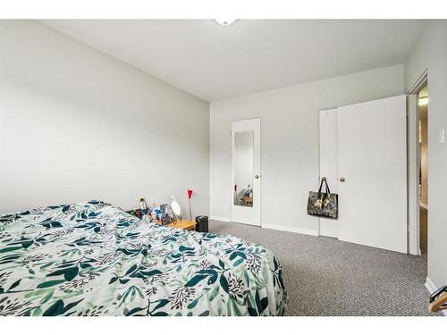919 32 Avenue Nw, Calgary, AB - Indoor Photo Showing Bedroom