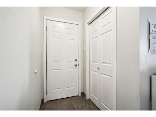919 32 Avenue Nw, Calgary, AB - Indoor Photo Showing Other Room