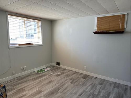 919 32 Avenue Nw, Calgary, AB - Indoor Photo Showing Other Room
