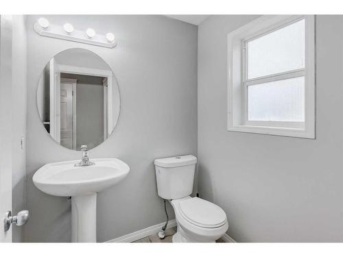 317 Bayside Place Sw, Airdrie, AB - Indoor Photo Showing Bathroom