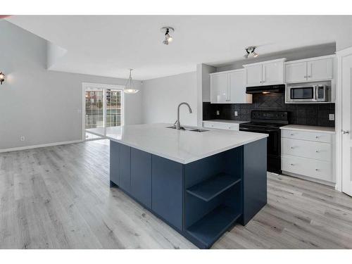 317 Bayside Place Sw, Airdrie, AB - Indoor Photo Showing Kitchen