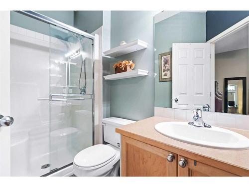 220 Chapala Drive Se, Calgary, AB - Indoor Photo Showing Bathroom